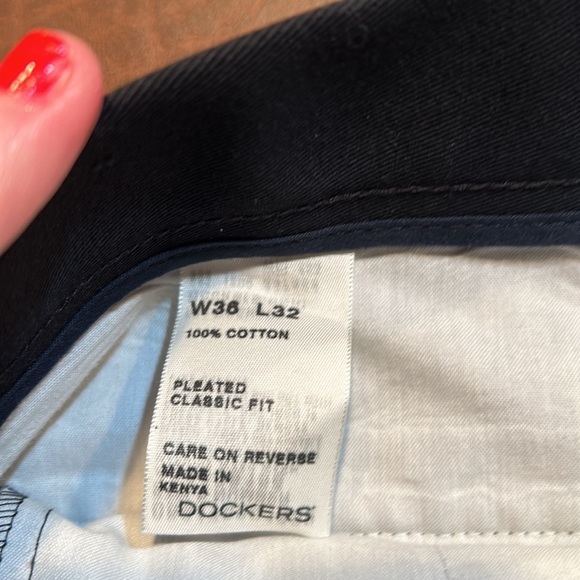 DOCKERS Men’s Black “Pleated Classic Fit” Pants Size 36X32 - Picture 7 of 8